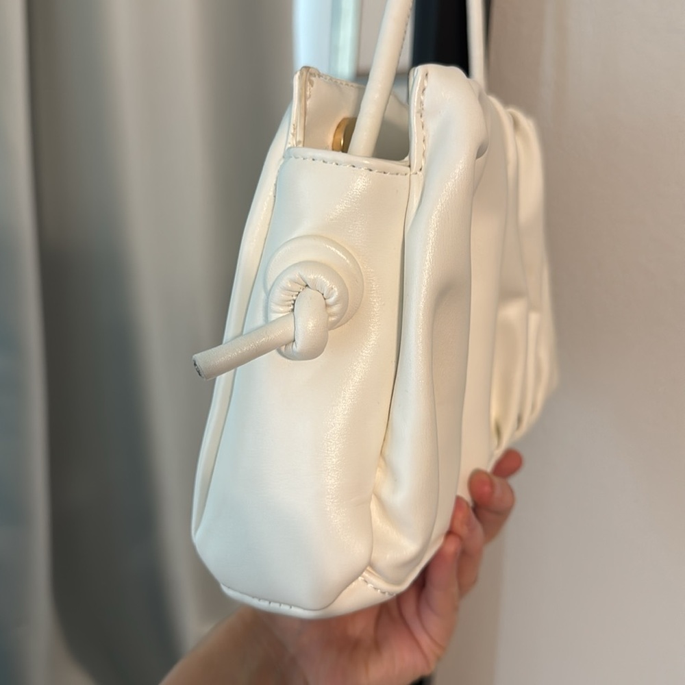 Elegant White Shoulder Bag - Picture 4 of 6